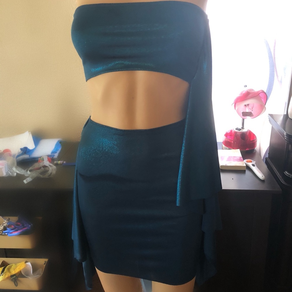 Two piece set - Picture 3 of 3